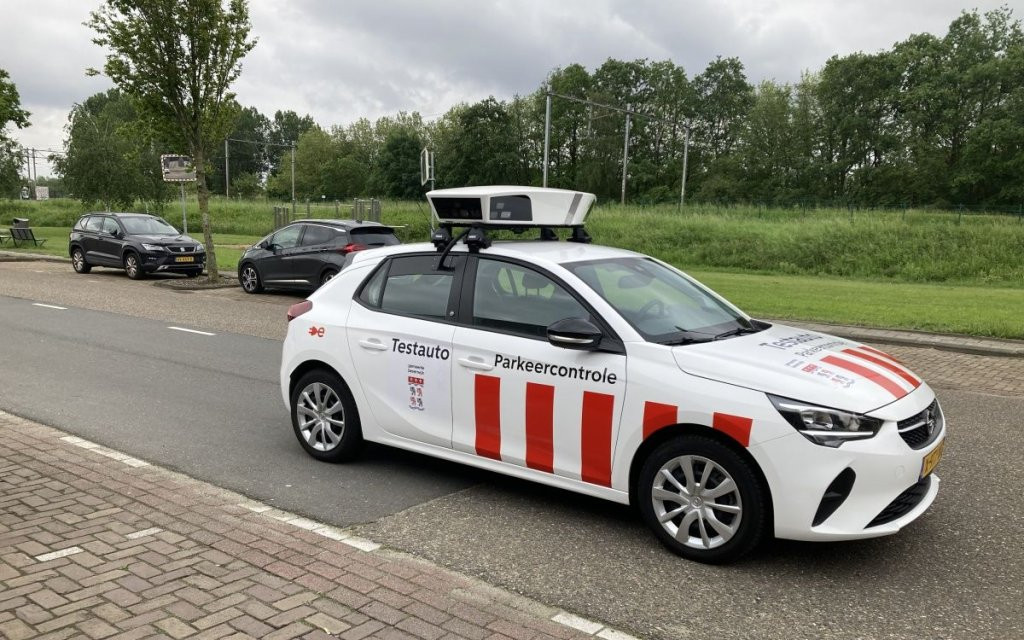 Beverwijk start test met scanauto voor parkeercontrole | Parkeren
